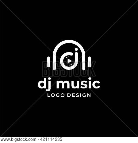 Modern And Clean Logos About Dj Letters, Discs And Headphones.
Eps 10, Vector.