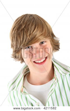 Garçon adolescent souriant