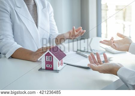 Home Model. The Real Estate Agent Explains The Business Contract, Rent, Purchase, Mortgage, A Loan, 