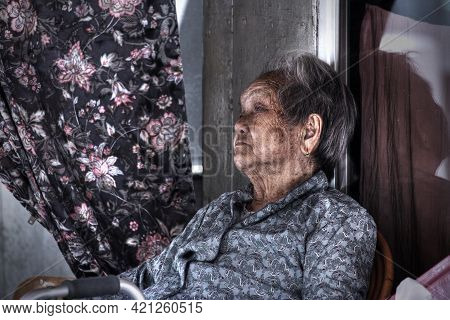 Hong Kong - April 10, 2011: Portrait An Elderly Tanka Woman In Deep Thought In Tai O, Hong Kong's La
