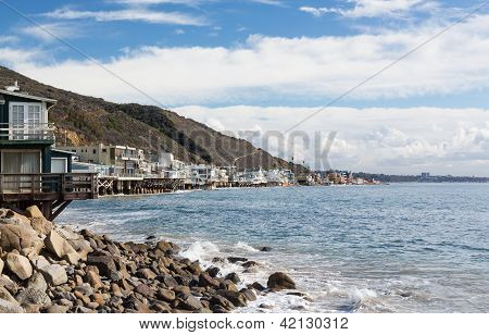Domy nad oceán v kalifornském Malibu