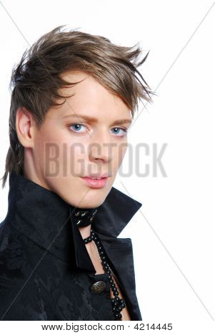 Jovem com criatividade elegante penteado