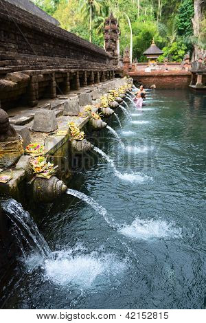 Bali dili Kutsal yaylar Tirta Empul Tapınak