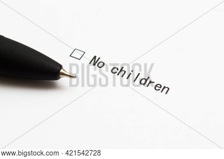 I Have No Children. I Am Childless. The Answer Is In The Test. Pen On A White Sheet Of Paper.