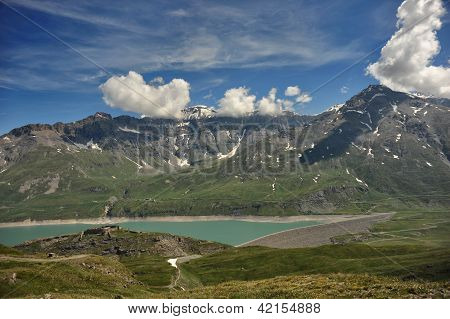 Na Mont Cenis jezero