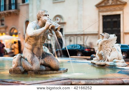 Vista norte da Piazza Navona com a fontana del Moro (a fonte do Mouro) e o Sant'Agnes