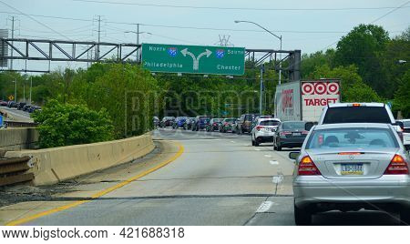 Media, Pennsylvania, U.s.a - May 17, 2021 - Busy Traffic On Interstate 476 South With I-95 Splits To