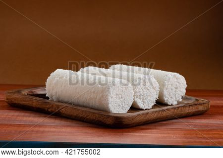 White Raw Rice Puttu/pittu_wooden Background