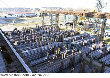 Storage Of Steel For Processing In A Tube Rolling Mill