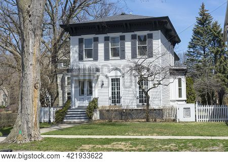 The View Of Classic Family House In Evanston, Il,usa