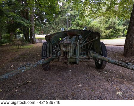 Mrakovica, Bosnia And Herzegovina-august 1, 2020:old Military Cannon In Front Of The Kozara National