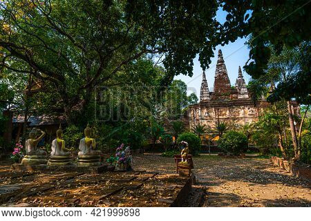 Wat Chet Yot Or Wat Photharam Maha Wihan, Seven Pagoda Temple It Is A Major Tourist Attraction In Ch