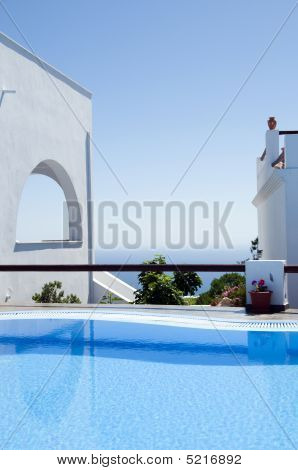 สถาปัตยกรรมกรีกไซคลาเดสสระว่ายน้ำ