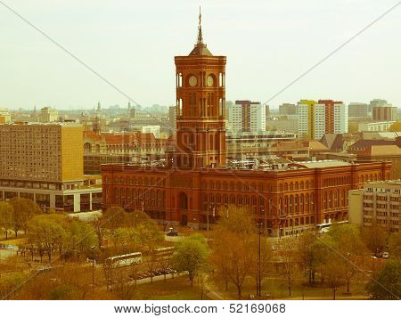 Retro Looking Rotes Rathaus, Berlin