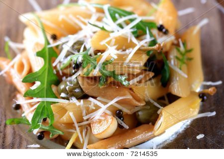 Penne mit eingelegter Pfefferkörner und Kapern