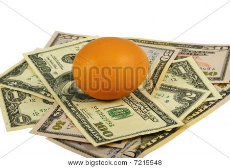 Kahverengi yumurta ve dolar