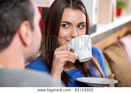 Date scene in the cafe