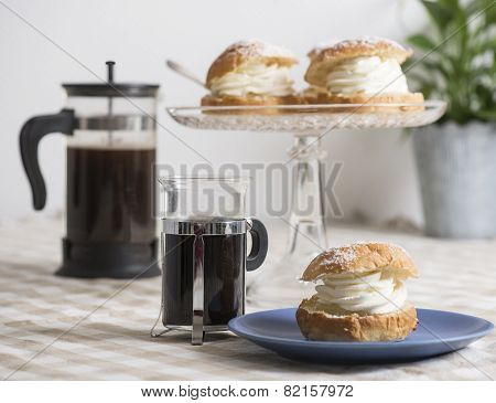 Coffee Break With Almond Bun