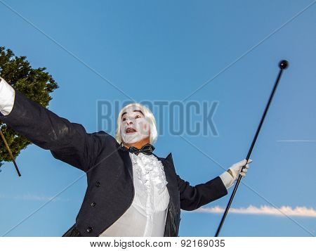 People On Stilts Perform Romeo And Juliet  Wearing Carnival Costumes