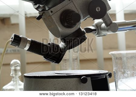 Equitpment de ciências médicas. Filmado em um laboratório.