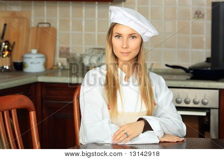 มีการปรุงอาหารทำอาหารในห้องครัว