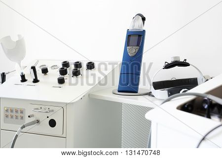 Equipment laryngological diagnostic for hearing tests .