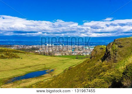 Edinburgh Mountain Green Grass Skyline