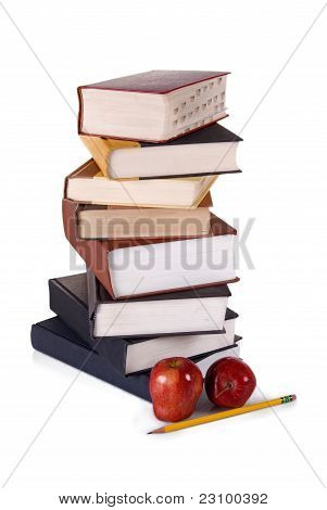 Stapel ingebonden boeken op wit