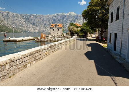 Rua estreita - Montenegro