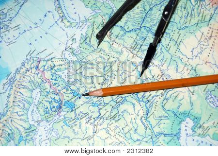 Crayon de la carte et le compas