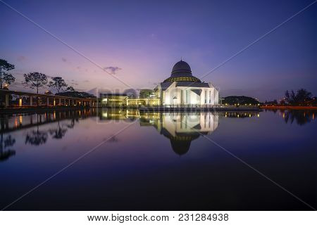 Seri Iskandar, Malaysia - March 11, 2018: Clear Sunrise At An-nur Mosque At Petronas University Of T