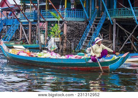 Tonle Sap , Cambodia - Oct 18 : Cambodian Woman In Tonle Sap Lake Cambodia On October 18 2017. Tonle