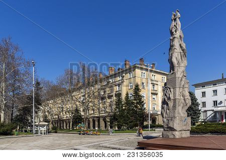Dimitrovgrad, Bulgaria - March 15, 2014: Typical Street And Building In Town Of Dimitrovgrad, Haskov