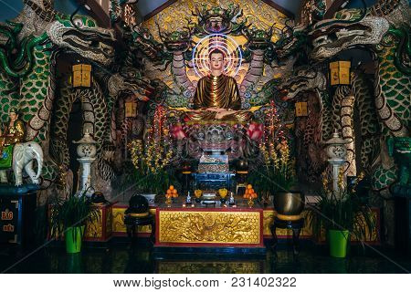 Da Lat, Vietnam - March 9, 2017: The Interior Of The Temple Of The Golden Buddha In Van Hanh Pagoda 