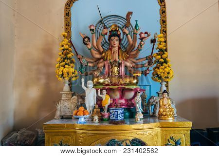 Da Lat, Vietnam - March 9, 2017: The Interior Of The Temple Of The Golden Buddha In Van Hanh Pagoda 
