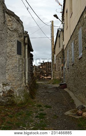 Old House Of The 18th Century Practically Demolished In Becerril. Buildings Architecture Travel Octo