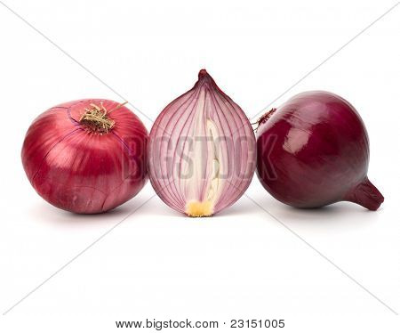 Geschnittenen Zwiebeln, isolated on white background