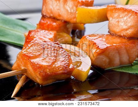 Red Fish Salmon Fried Kebab With Lemon Clice