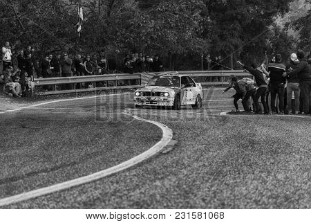 San Marino - Ott 21, 2017 : Bmw M3 E30 1989 In Old Racing Car Rally Historical Race