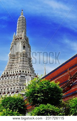 Wat Arun Ratchawararam, A Buddhist Temple In Bangkok, Thailand