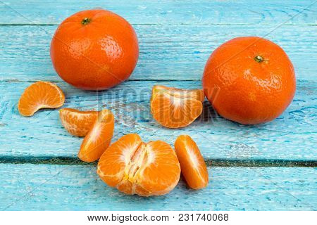 Ripe Orange Fresh Mandarin , Clean Mandarin, Mandarin Slices, On Wooden Background