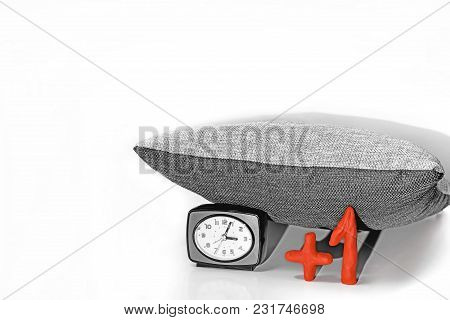 Daylight Saving Time. Dst. Wall Clock Going To Winter Time.
