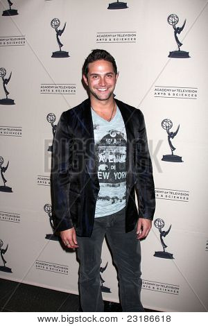 ลอสแองเจลิส - 16 jun: Brandon Barash มาถึงที่สถาบันศิลปะโทรทัศน์และ Daytim ศาสตร์