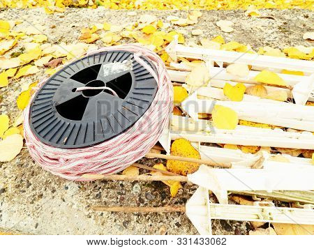 White Plastic Poles With Metal Overcasted Spike Use For Cows Electric Fence. Security Fence Parts Wi