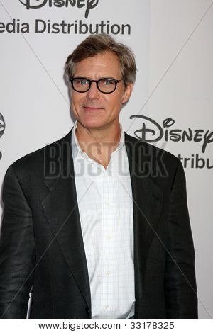 LOS ANGELES - 20 พฤษภาคม: Henry Czerny มาที่เอบีซี / Upfronts นานาชาติดิสนีย์ที่ Walt Disne