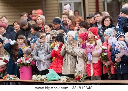 Tyumen, Russia - September 1, 2019: Gymnasium Number 5. School Line Is In Schoolyard With Pupils And