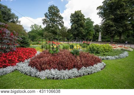 Berlin, Germany - August 11 , 2021 - View Of The Victory Column In Berlin Siegessaule And Surroundin