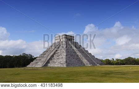 Mayan Pyramid In Chichen Itza Ruins, Yucatan, Mexico