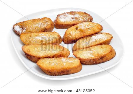 Nærbillede af en plade med torrijas, typisk spansk dessert for Lent og påske