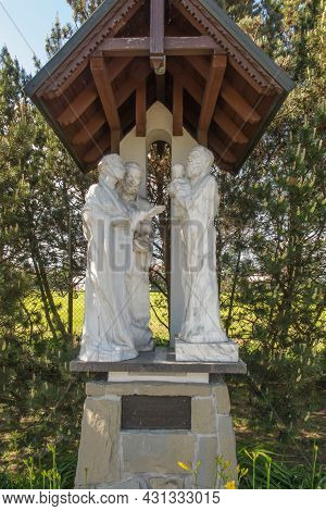Mysteries Of The Rosary In The Surroundings Of Our Lady Sanctuary In Ludzmierz In Podhale - Presenti